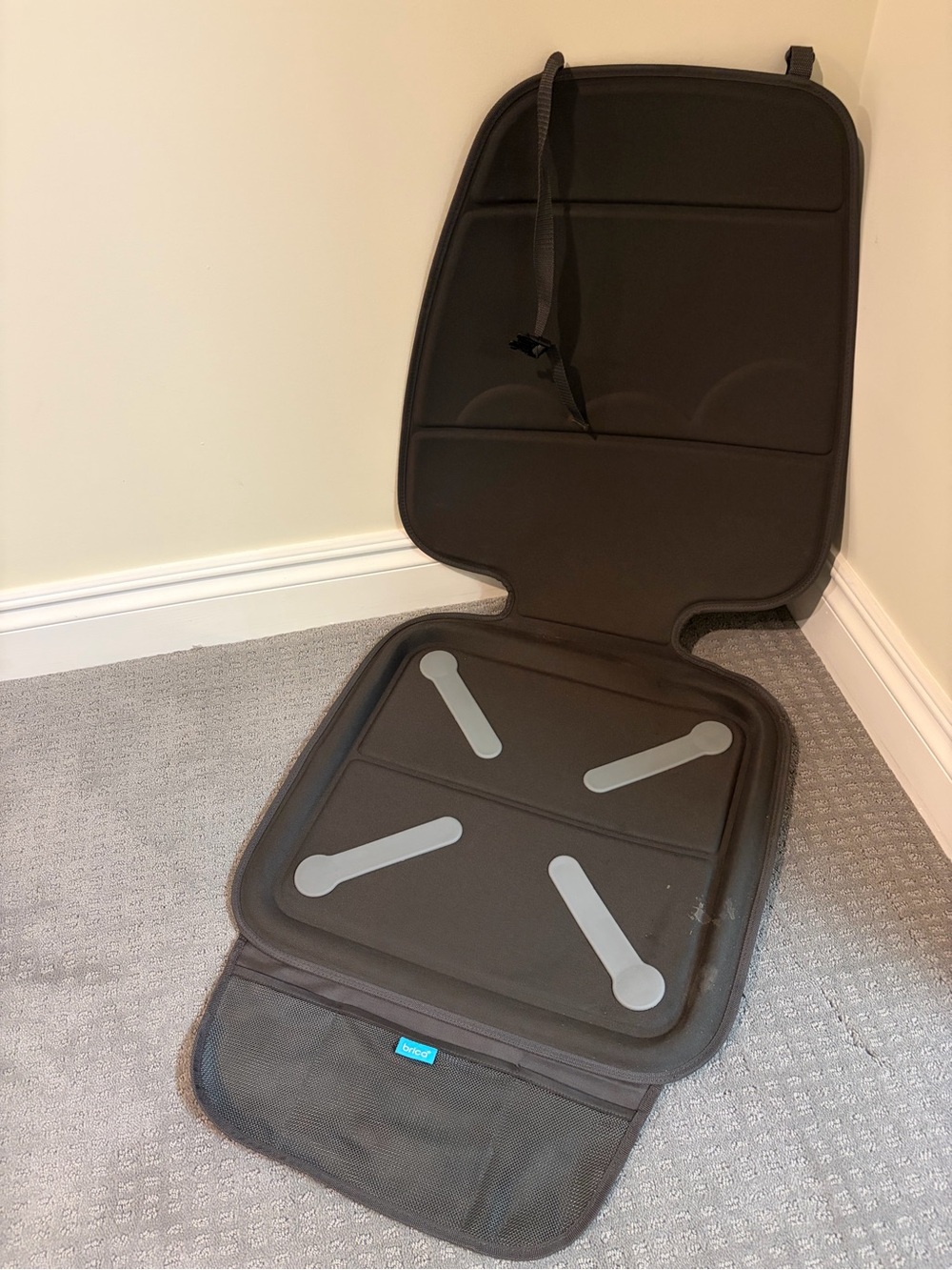 Munchkin Black Car Seat Protector with Storage Pocket
